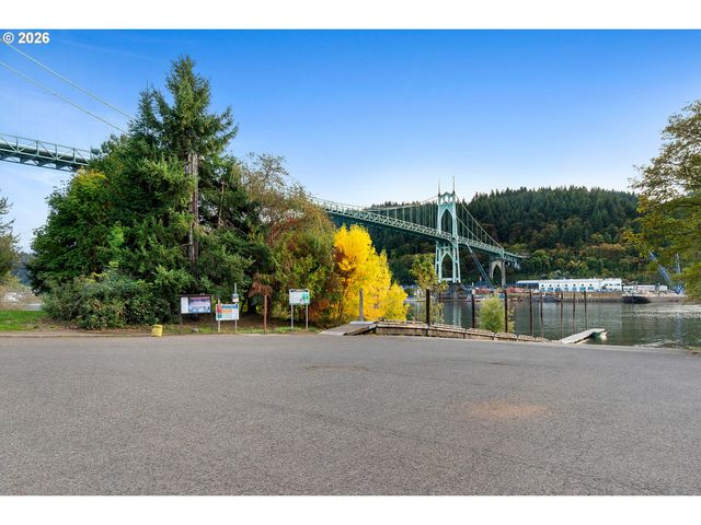 9027 N CHARLESTON Ave, Portland, OR 97203
