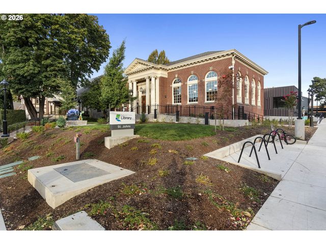 9027 N CHARLESTON Ave, Portland, OR 97203