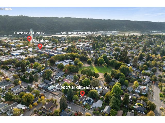 9027 N CHARLESTON Ave, Portland, OR 97203