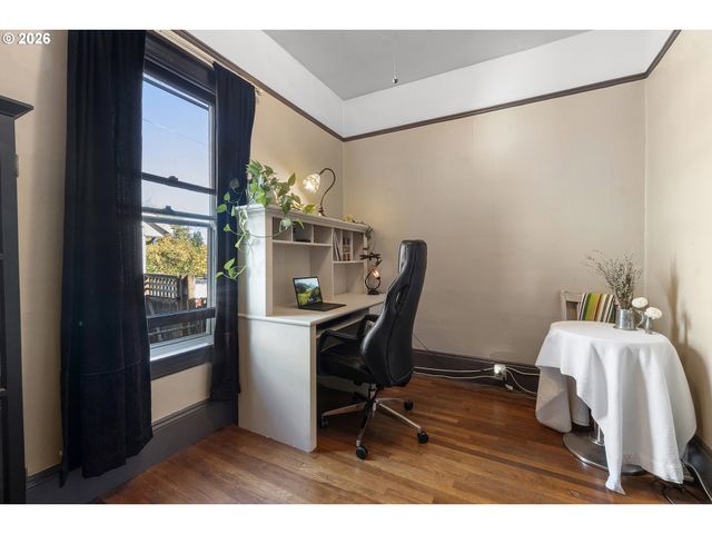9027 N CHARLESTON Ave, Portland, OR 97203
