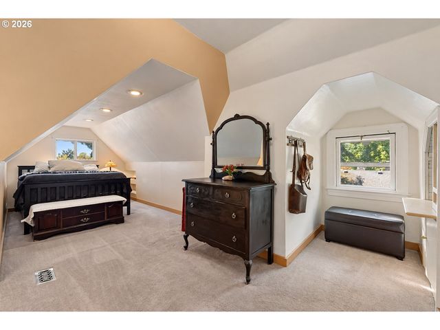 9027 N CHARLESTON Ave, Portland, OR 97203