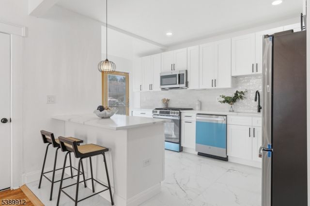 157 Demott Ave, Clifton City, NJ 07011