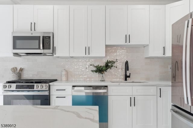 157 Demott Ave, Clifton City, NJ 07011