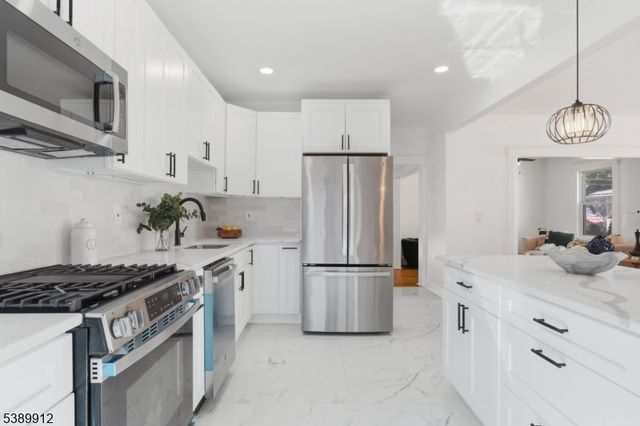 157 Demott Ave, Clifton City, NJ 07011