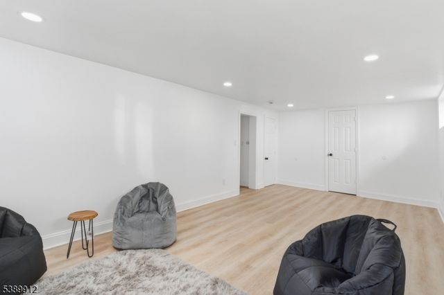 157 Demott Ave, Clifton City, NJ 07011