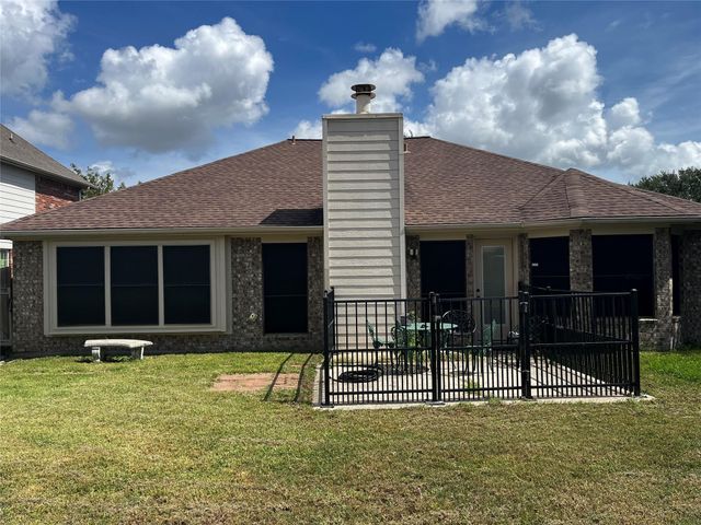 4927 Tallow Cove Drive, Baytown, TX 77521