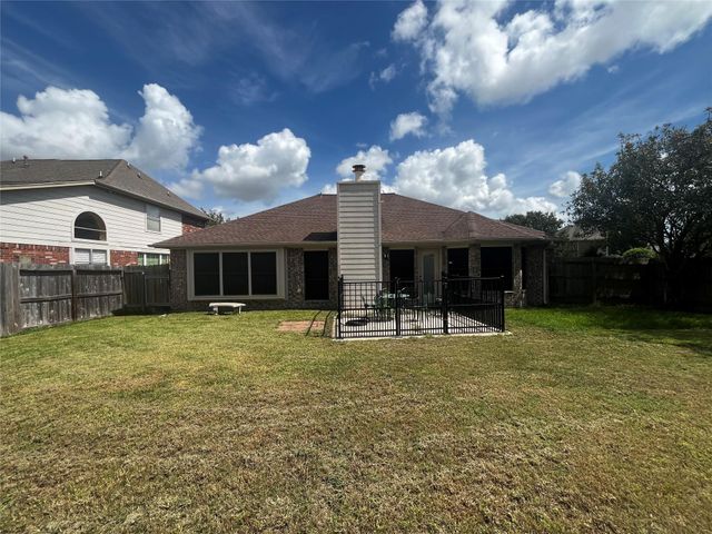 4927 Tallow Cove Drive, Baytown, TX 77521