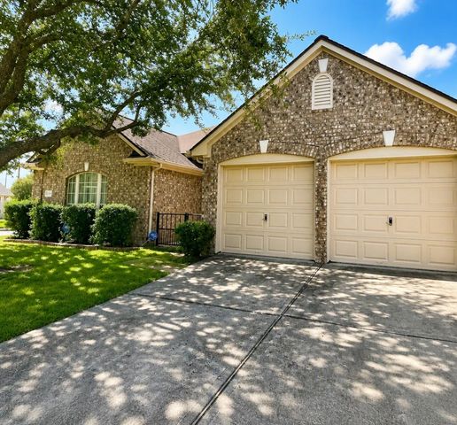 4927 Tallow Cove Drive, Baytown, TX 77521
