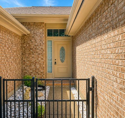 4927 Tallow Cove Drive, Baytown, TX 77521