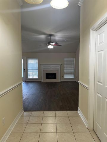 4927 Tallow Cove Drive, Baytown, TX 77521
