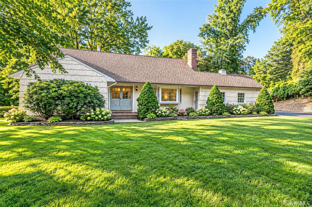 554 Wheeler Road, Hauppauge, NY 11788 — exterior