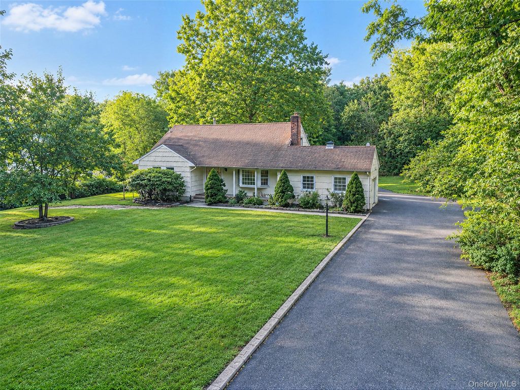554 Wheeler Road, Hauppauge, NY 11788 — photo 2