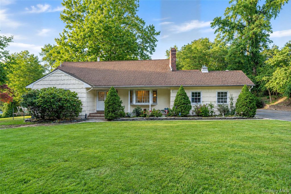 554 Wheeler Road, Hauppauge, NY 11788 — photo 3