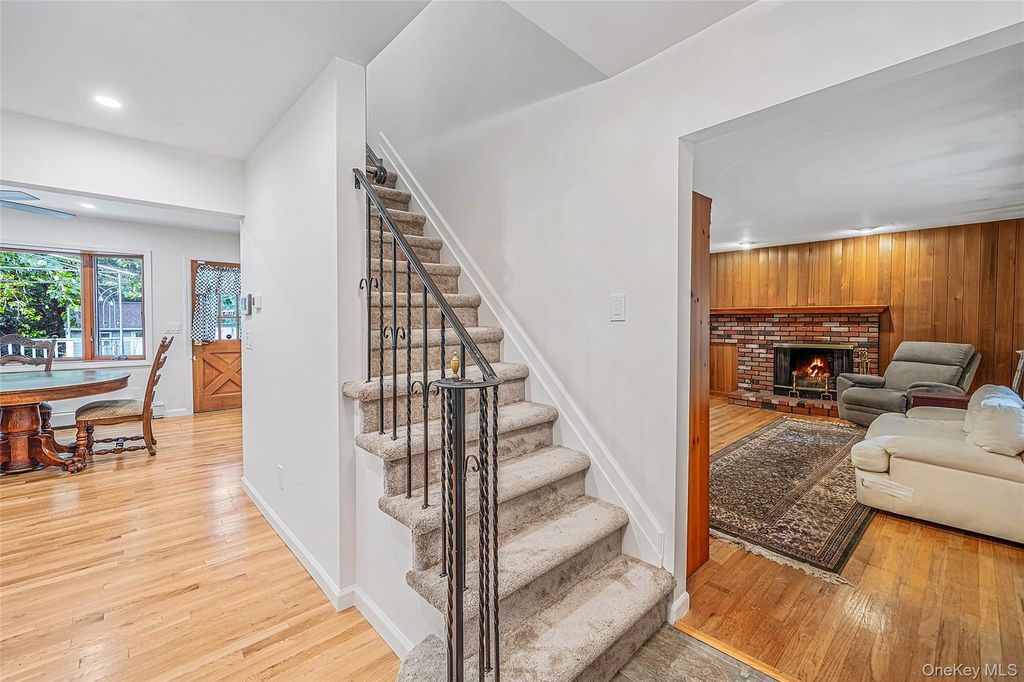 554 Wheeler Road, Hauppauge, NY 11788 — photo 5