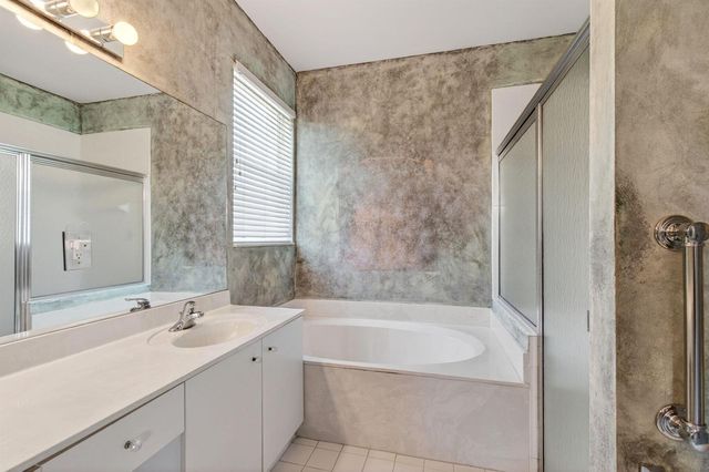10641 Royal Caribbean Circle, Boynton Beach, FL 33437