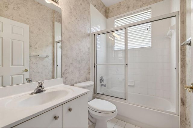 10641 Royal Caribbean Circle, Boynton Beach, FL 33437