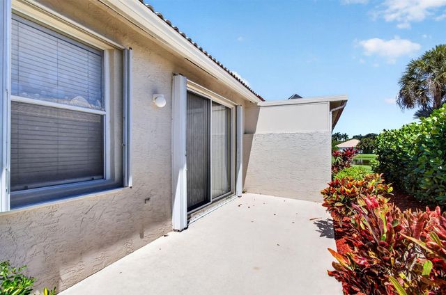 10641 Royal Caribbean Circle, Boynton Beach, FL 33437
