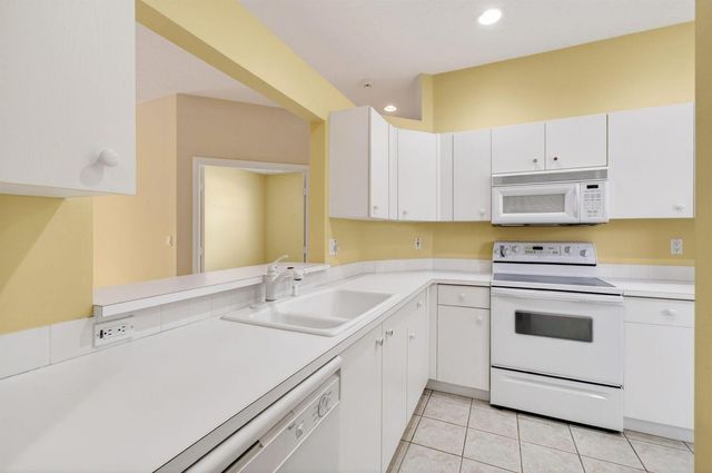 10641 Royal Caribbean Circle, Boynton Beach, FL 33437