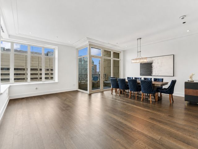 118 E Erie Street 27G, Chicago, IL 60611