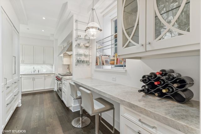 118 E Erie Street 27G, Chicago, IL 60611