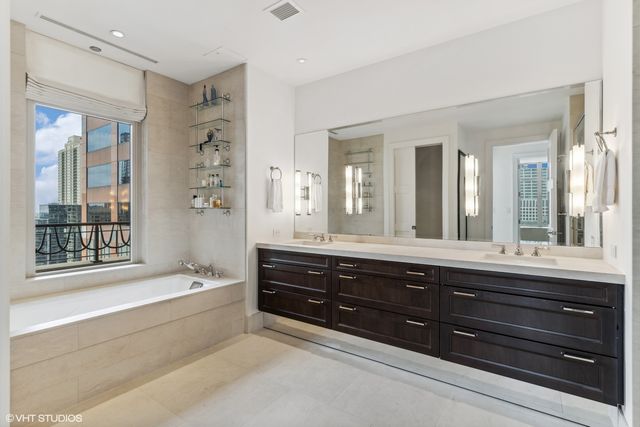 118 E Erie Street 27G, Chicago, IL 60611