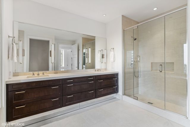 118 E Erie Street 27G, Chicago, IL 60611