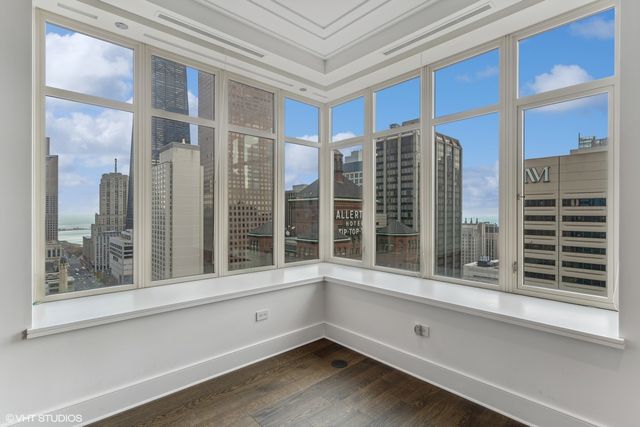 118 E Erie Street 27G, Chicago, IL 60611