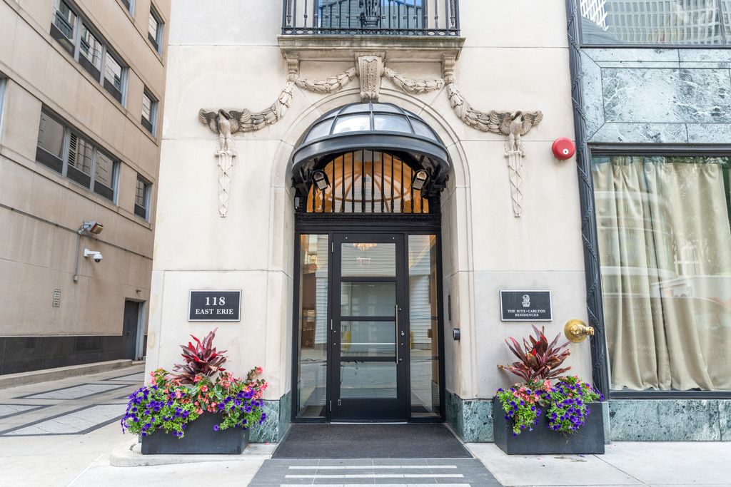 118 E Erie Street 27G, Chicago, IL 60611