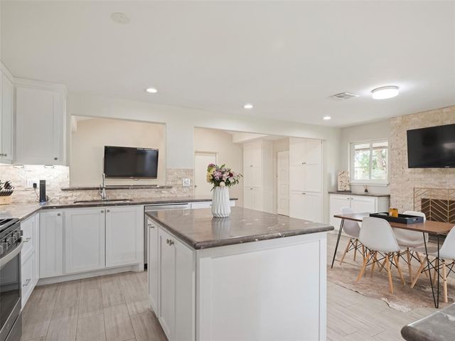 1101 Tedford Way, Nichols Hills, OK 73116