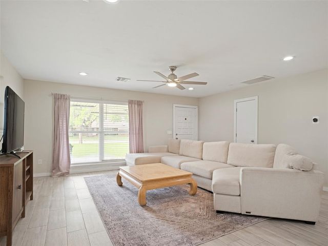 1101 Tedford Way, Nichols Hills, OK 73116
