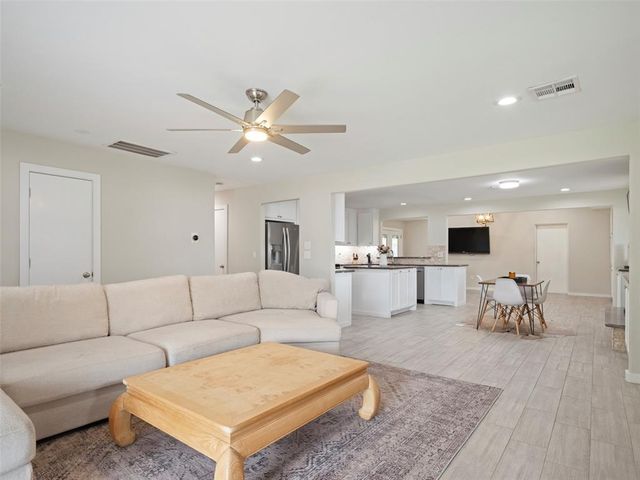 1101 Tedford Way, Nichols Hills, OK 73116