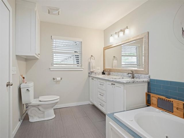 1101 Tedford Way, Nichols Hills, OK 73116