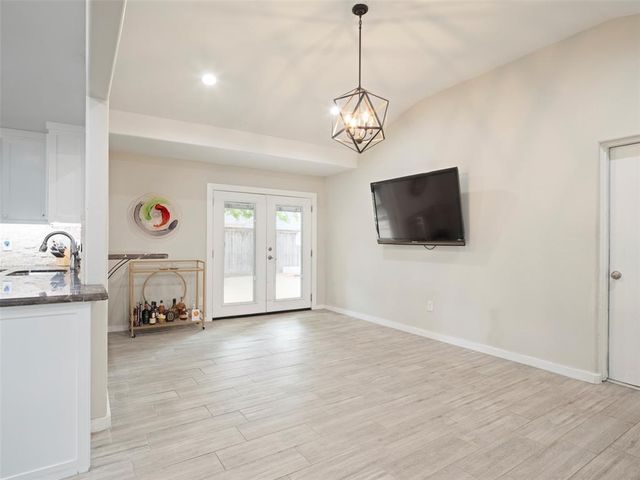 1101 Tedford Way, Nichols Hills, OK 73116