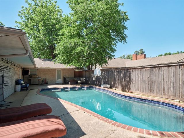 1101 Tedford Way, Nichols Hills, OK 73116