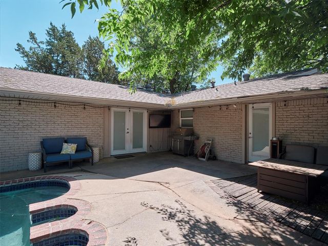 1101 Tedford Way, Nichols Hills, OK 73116