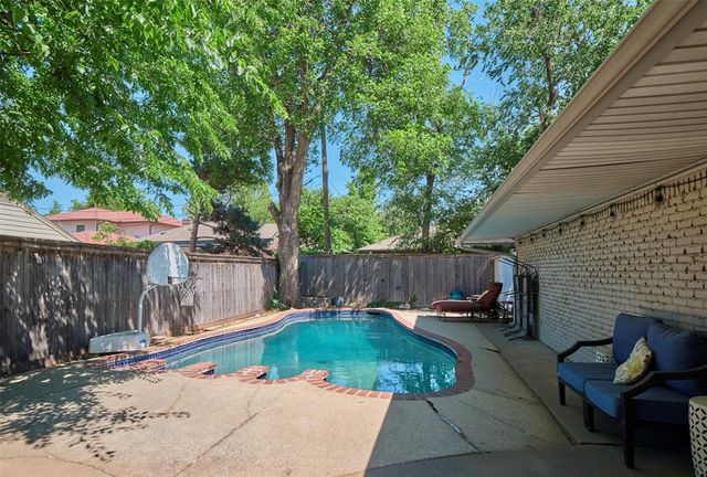 1101 Tedford Way, Nichols Hills, OK 73116