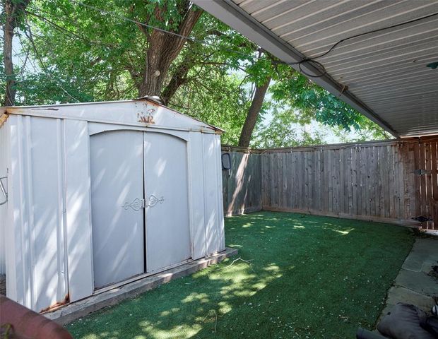 1101 Tedford Way, Nichols Hills, OK 73116