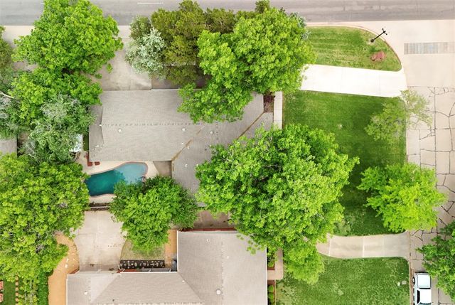 1101 Tedford Way, Nichols Hills, OK 73116