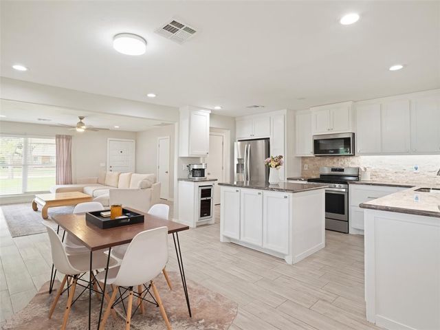 1101 Tedford Way, Nichols Hills, OK 73116