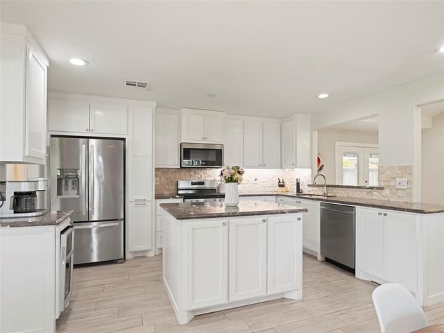 1101 Tedford Way, Nichols Hills, OK 73116