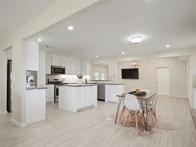 1101 Tedford Way, Nichols Hills, OK 73116