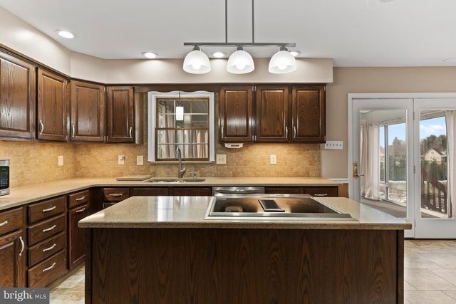 5 CANTERBURY COURT, Mechanicsburg, PA 17050