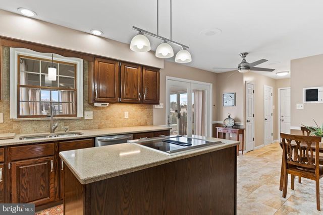 5 CANTERBURY COURT, Mechanicsburg, PA 17050