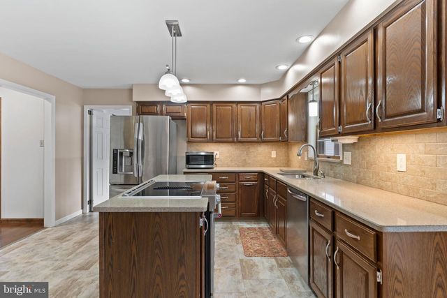 5 CANTERBURY COURT, Mechanicsburg, PA 17050