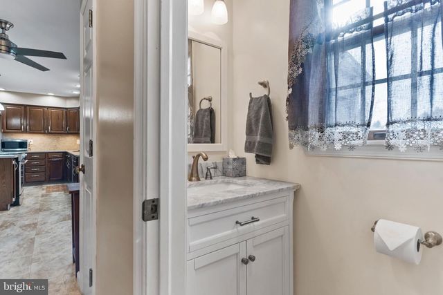 5 CANTERBURY COURT, Mechanicsburg, PA 17050