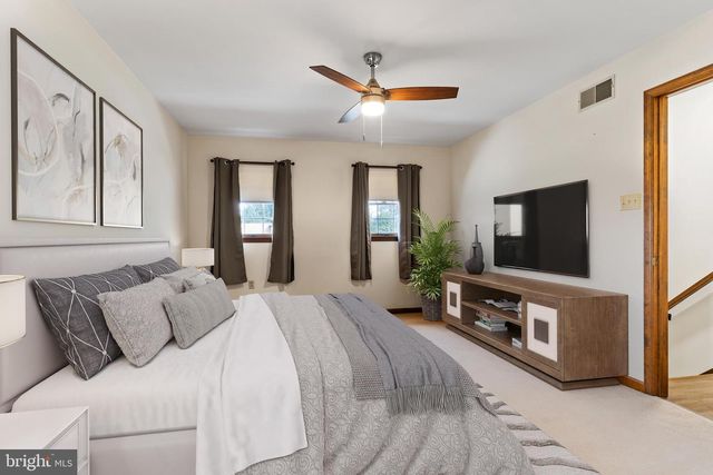 5 CANTERBURY COURT, Mechanicsburg, PA 17050