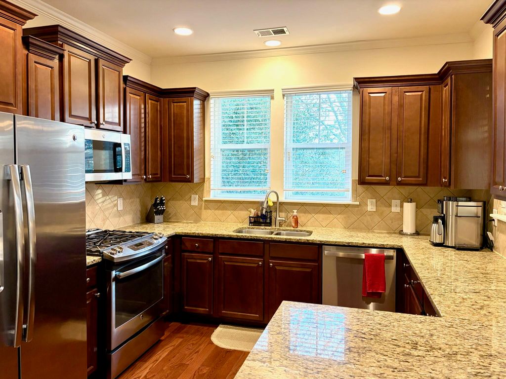 Image 22 of property listing at 1219 Dingle Road, Mount Pleasant, SC 29466