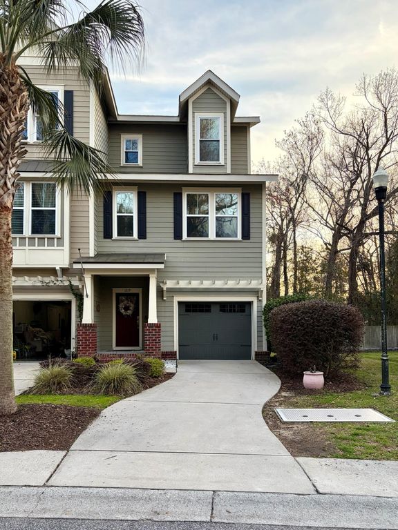 Image 4 of property listing at 1219 Dingle Road, Mount Pleasant, SC 29466