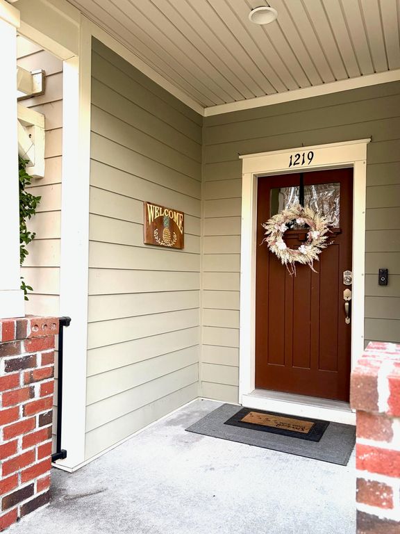 Image 5 of property listing at 1219 Dingle Road, Mount Pleasant, SC 29466