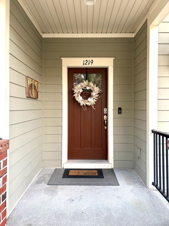 Image 7 of property listing at 1219 Dingle Road, Mount Pleasant, SC 29466